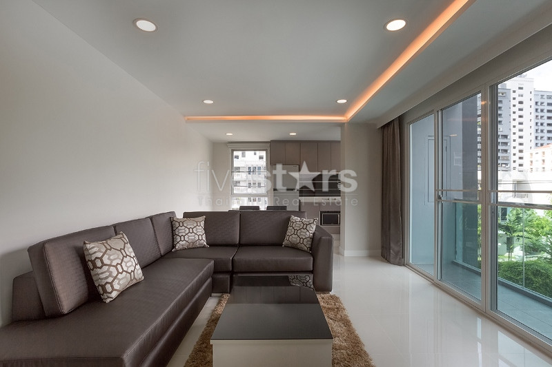 Appartement moderne de 2 chambres à louer près de la station de BTS Phrompong