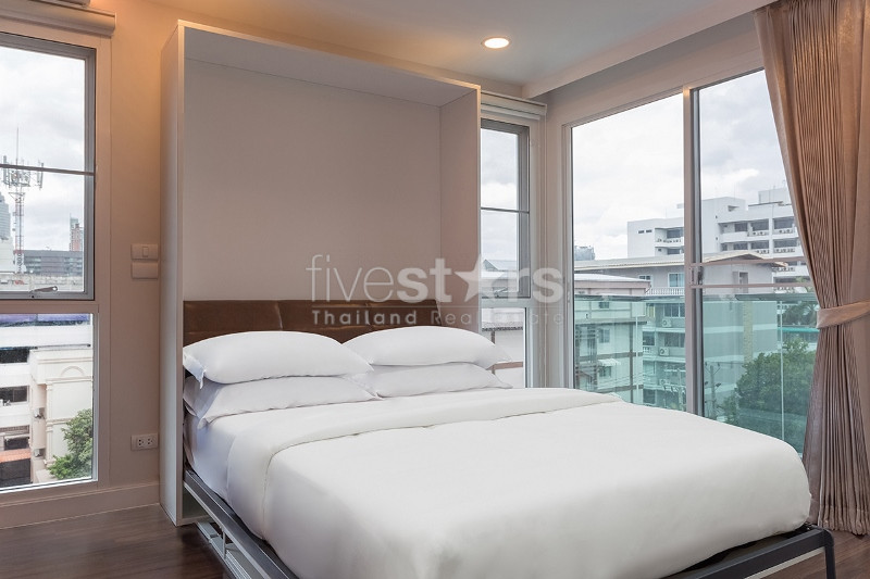 Appartement moderne de 2 chambres à louer près de la station de BTS Phrompong, photo 5