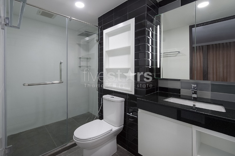 Appartement moderne et spacieux de 2 chambres à louer tout près de la station de BTS Phrompong, photo 5