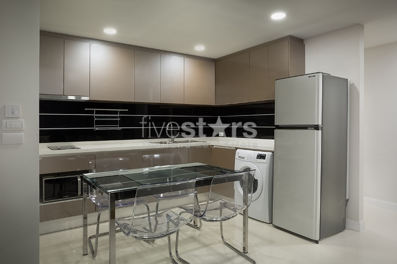 Appartement de 3 chambres à louer près de la station de BTS Phrompong, photo 2