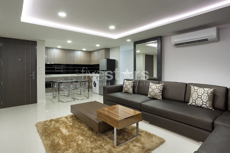 Appartement de 3 chambres à louer près de la station de BTS Phrompong