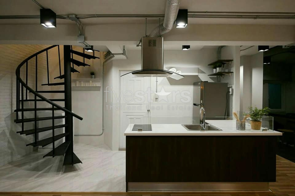 Appartement en Duplex style loft de 2 chambres à louer à Thonglor, photo 12