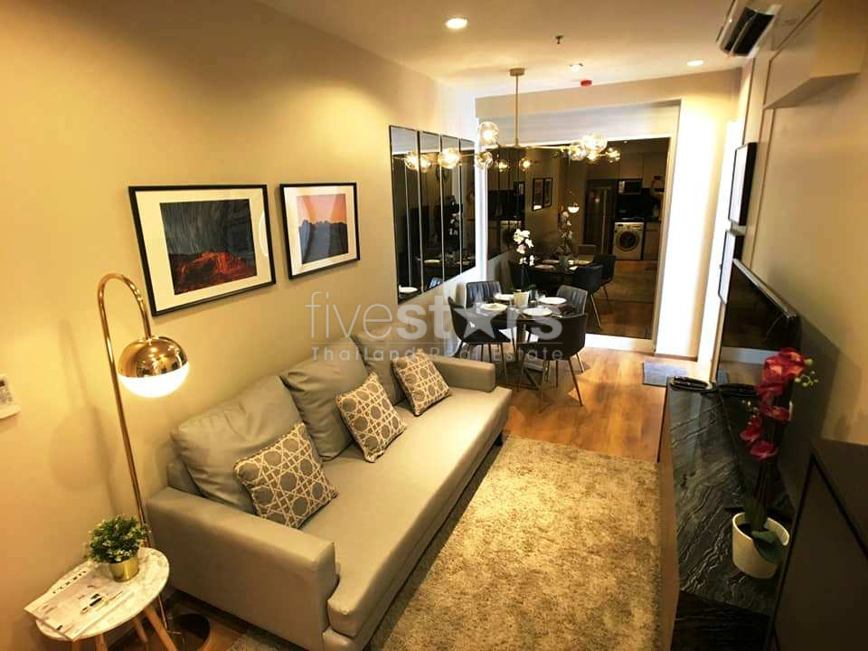 Modern 2 bedrooms condo for rent near BTS Phromphong