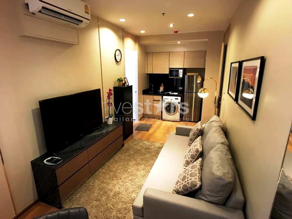 Modern 2 bedrooms condo for rent near BTS Phromphong, photo 2