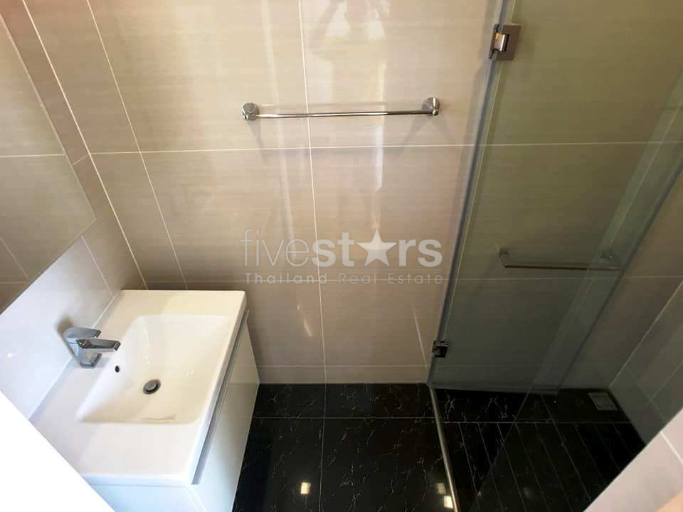 Modern 2 bedrooms condo for rent near BTS Phromphong, photo 11