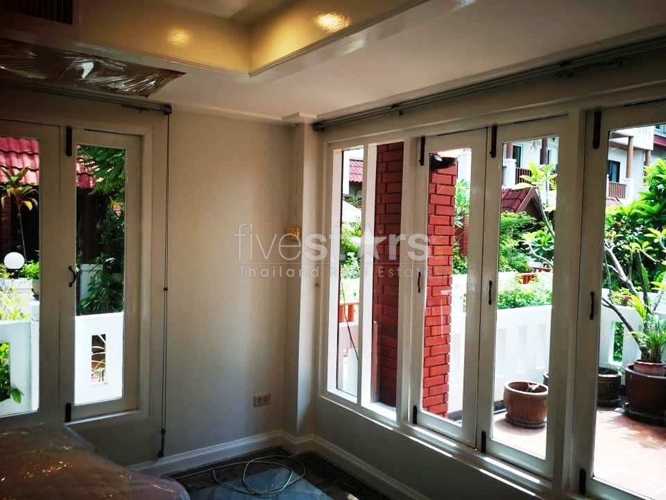 Townhouse spacieuse à louer au sein d'une résidence privée dans le quartier de Phromphong, photo 4