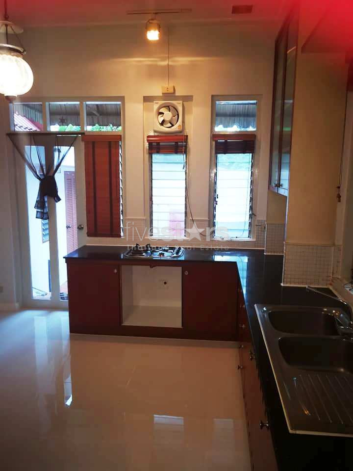 Townhouse spacieuse à louer au sein d'une résidence privée dans le quartier de Phromphong, photo 9