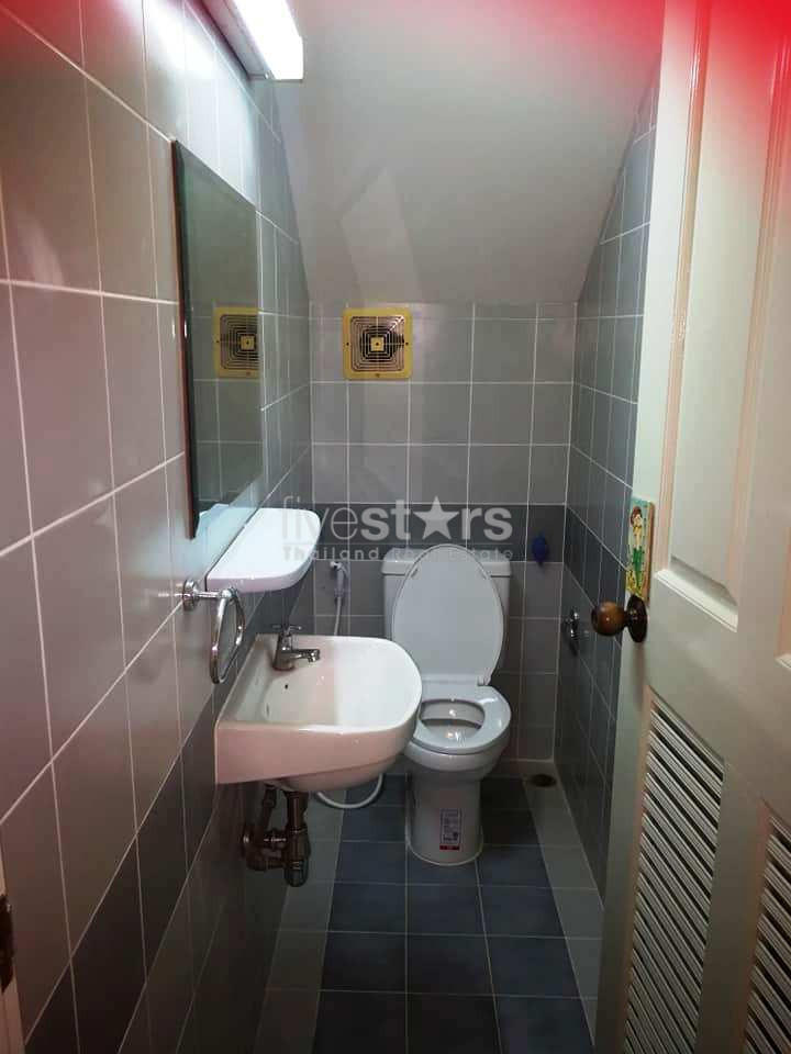 Townhouse spacieuse à louer au sein d'une résidence privée dans le quartier de Phromphong, photo 14