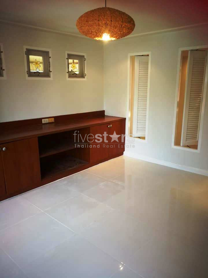Townhouse spacieuse à louer au sein d'une résidence privée dans le quartier de Phromphong, photo 5
