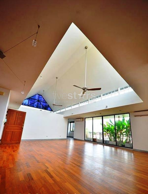 Appartement spacieux de 3 chambres à louer près de la station de BTS Phrompong, photo 2