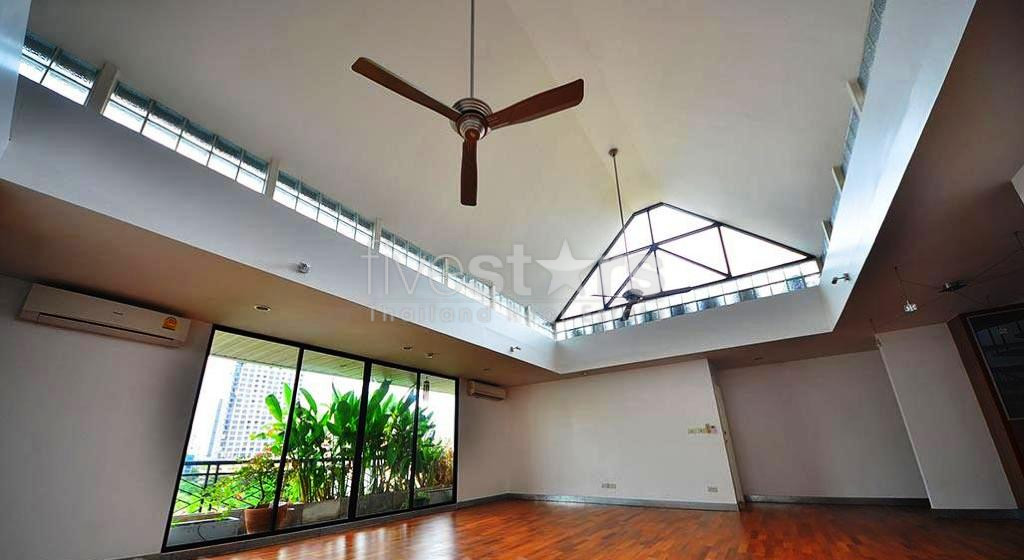 Appartement spacieux de 3 chambres à louer près de la station de BTS Phrompong