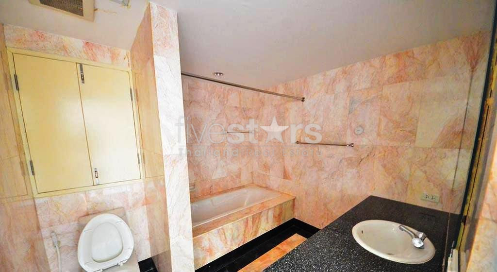 Appartement spacieux de 3 chambres à louer près de la station de BTS Phrompong, photo 15