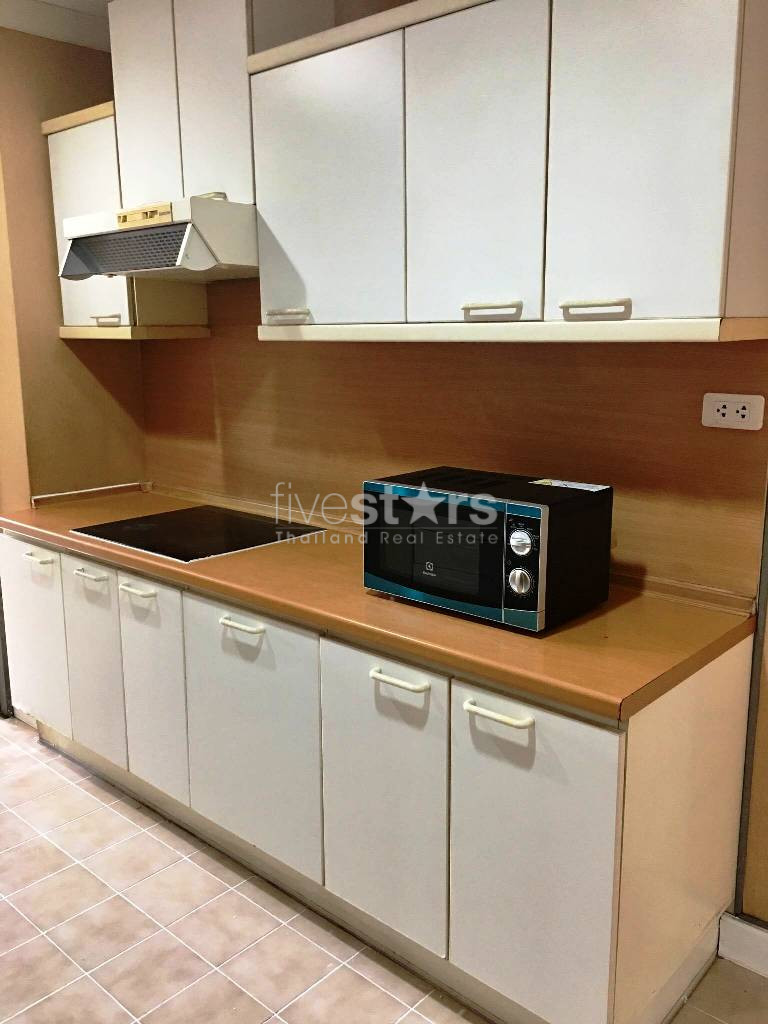 Appartement de 3 chambres à louer près de la station de Phomphong, photo 8