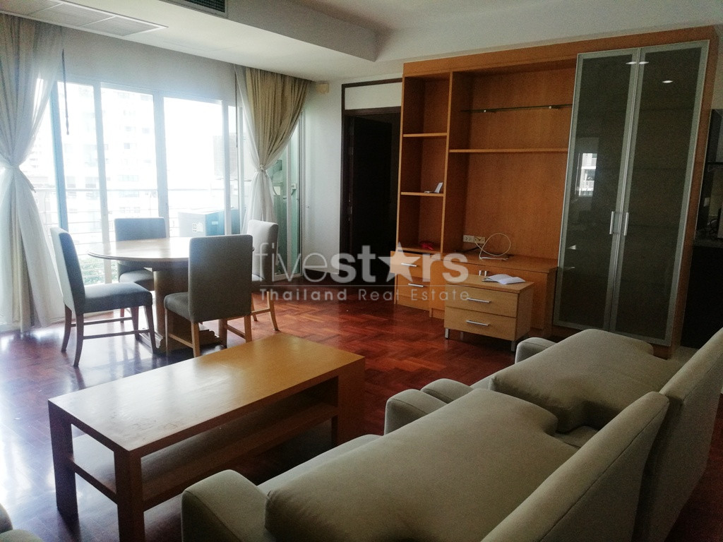 Appartement de deux chambres à louer non loin du BTS Phromphong