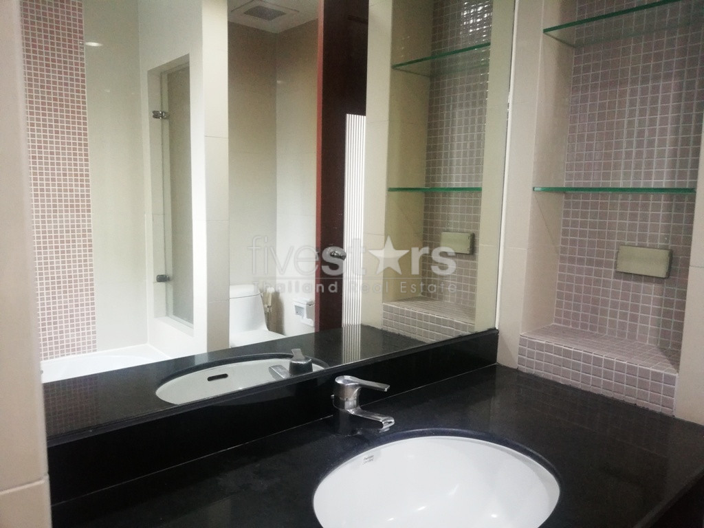 Appartement de deux chambres à louer non loin du BTS Phromphong, photo 9