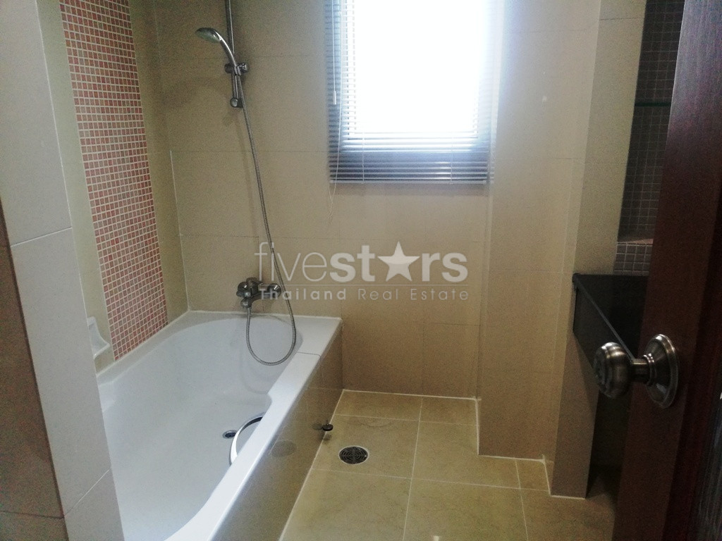 Appartement de deux chambres à louer non loin du BTS Phromphong, photo 7