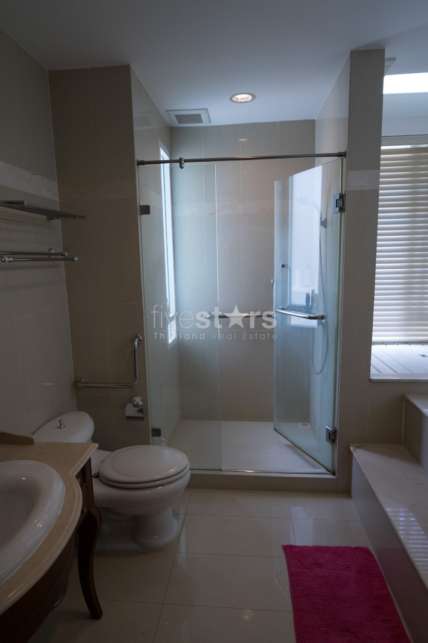 Appartement de deux chambres à louer près de la station de BTS Phromphong, photo 11