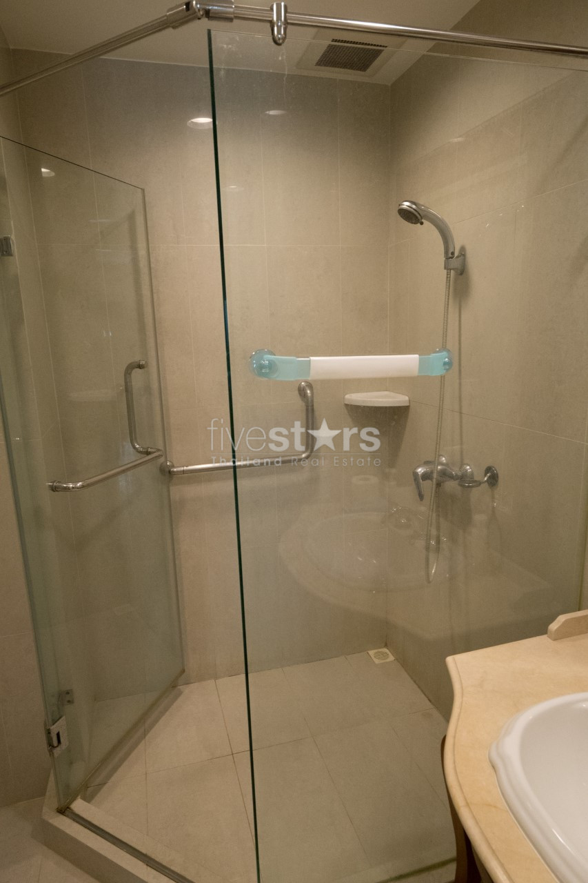 Appartement de deux chambres à louer près de la station de BTS Phromphong, photo 3