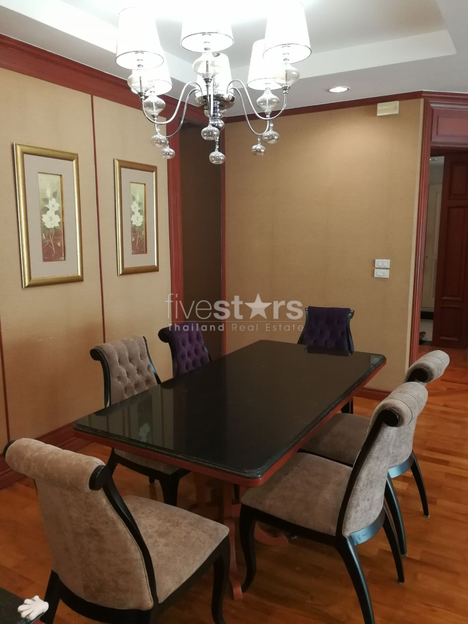 Classic 2 bedroom condo for sale, photo 4