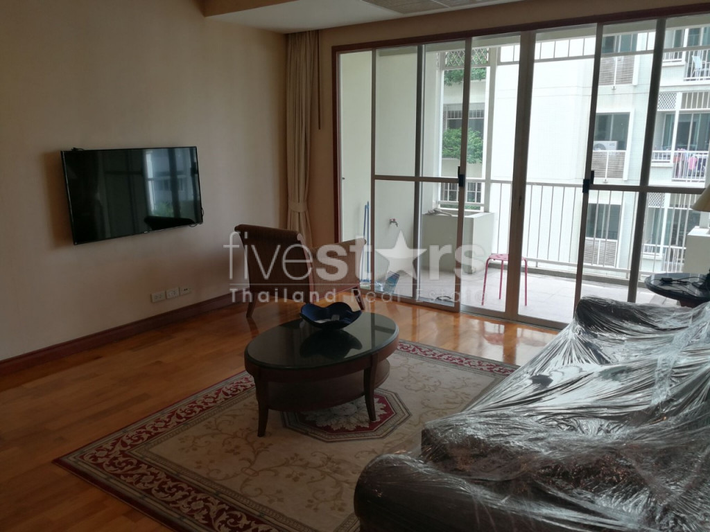 Classic 2 bedroom condo for sale, photo 3