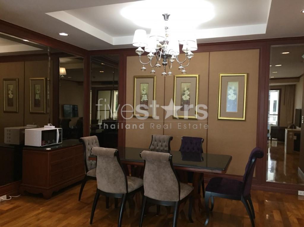 Classic 2 bedroom condo for sale, photo 2