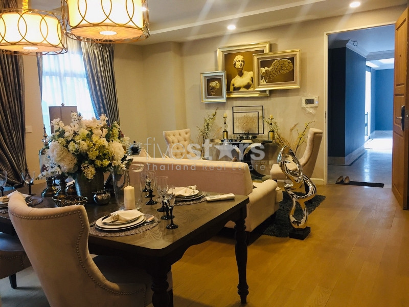 Appartement luxueux de deux chambres près du BTS Phrompong