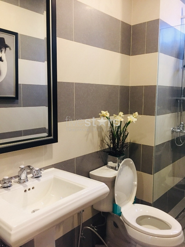 Appartement luxueux de deux chambres près du BTS Phrompong, photo 11