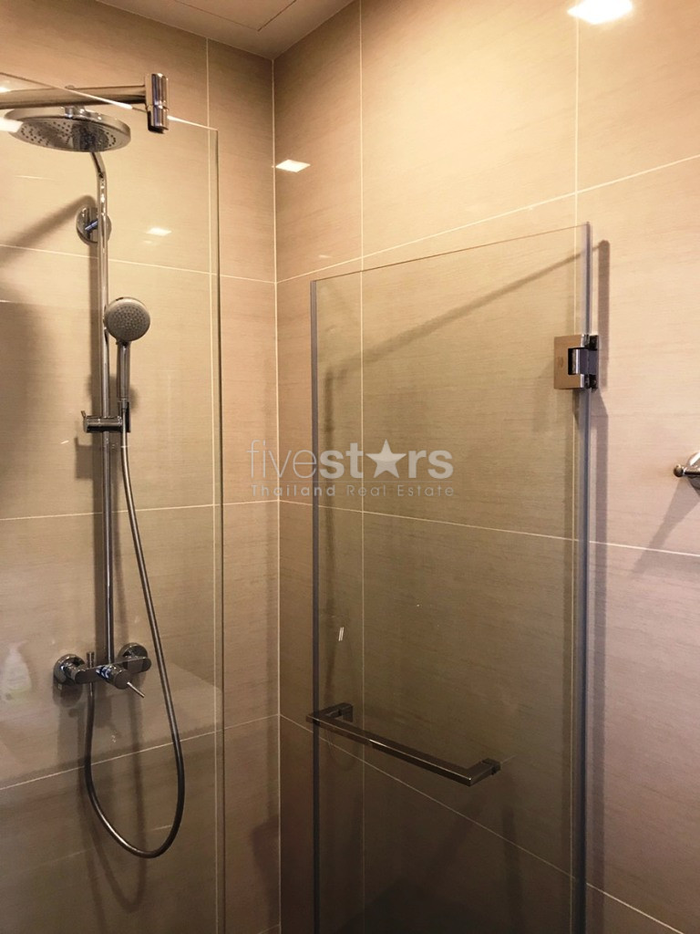 Appartement de deux chambres à louer près du BTS Phromphong, photo 11
