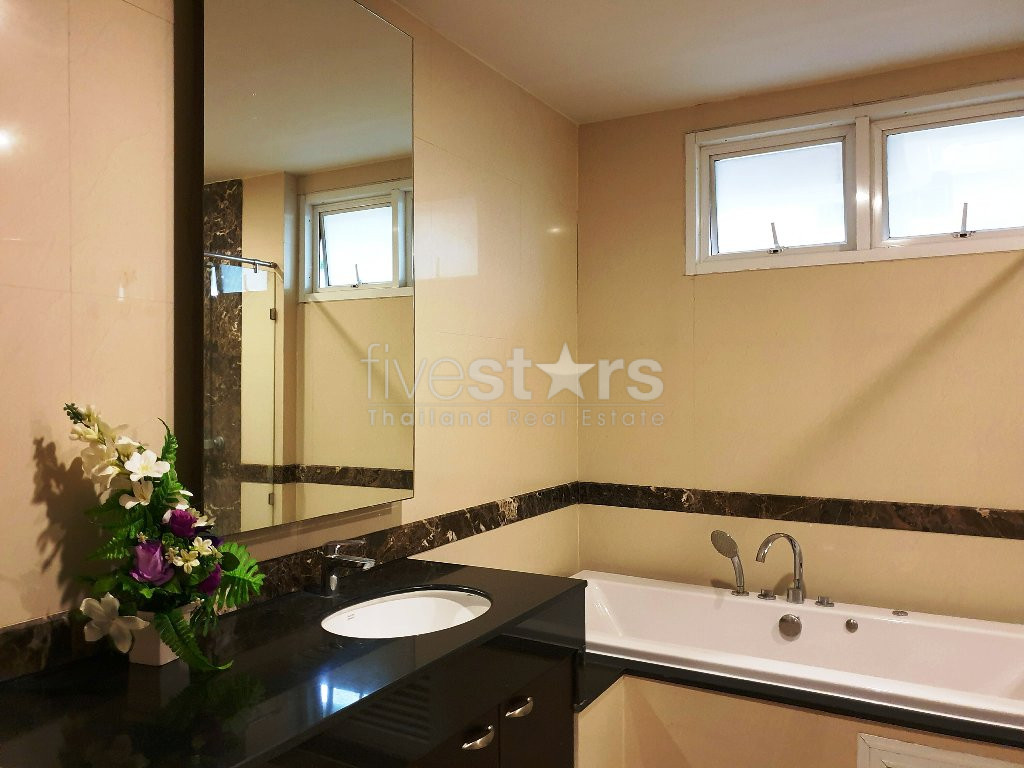Large 3 bedrooms apartment for rent in Sukhumvit near BTS Phromphong, photo 12