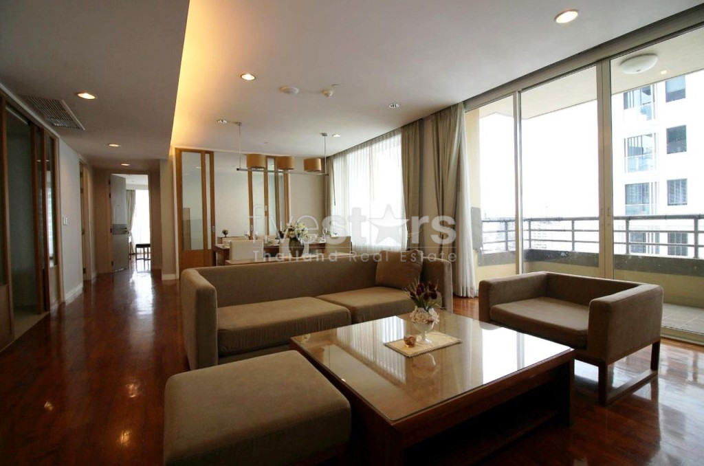 Appartement de 3 chambres à louer à Sukhumvit près du BTS Phromphong