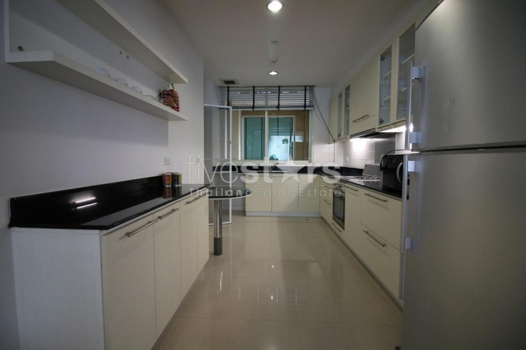 Appartement de 3 chambres à louer à Sukhumvit près du BTS Phromphong, photo 3