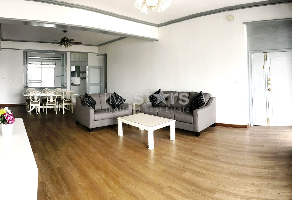 Appartement spacieux de 3 chambres à louer à Thonglor