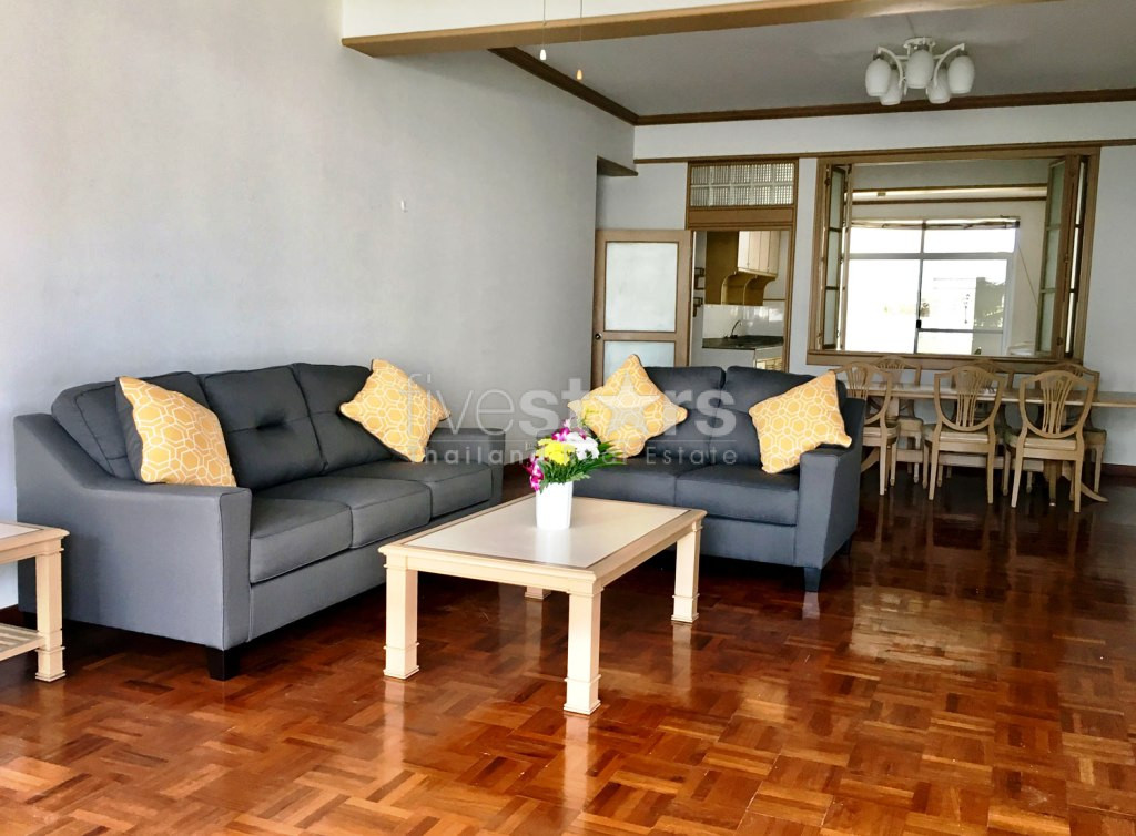 Appartement spacieux de 3 chambres à louer à Thonglor
