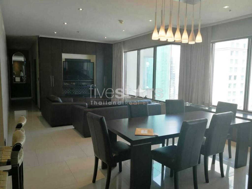 Appartement spacieux de 3 chambres à louer près du BTS Phromphong