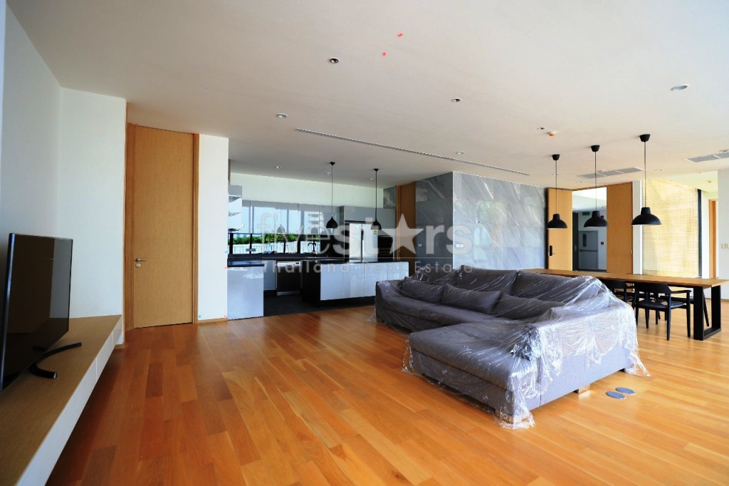 Appartement neuf de 2 chambres à louer à Sukhumvit, non loin du BTS Phromphong