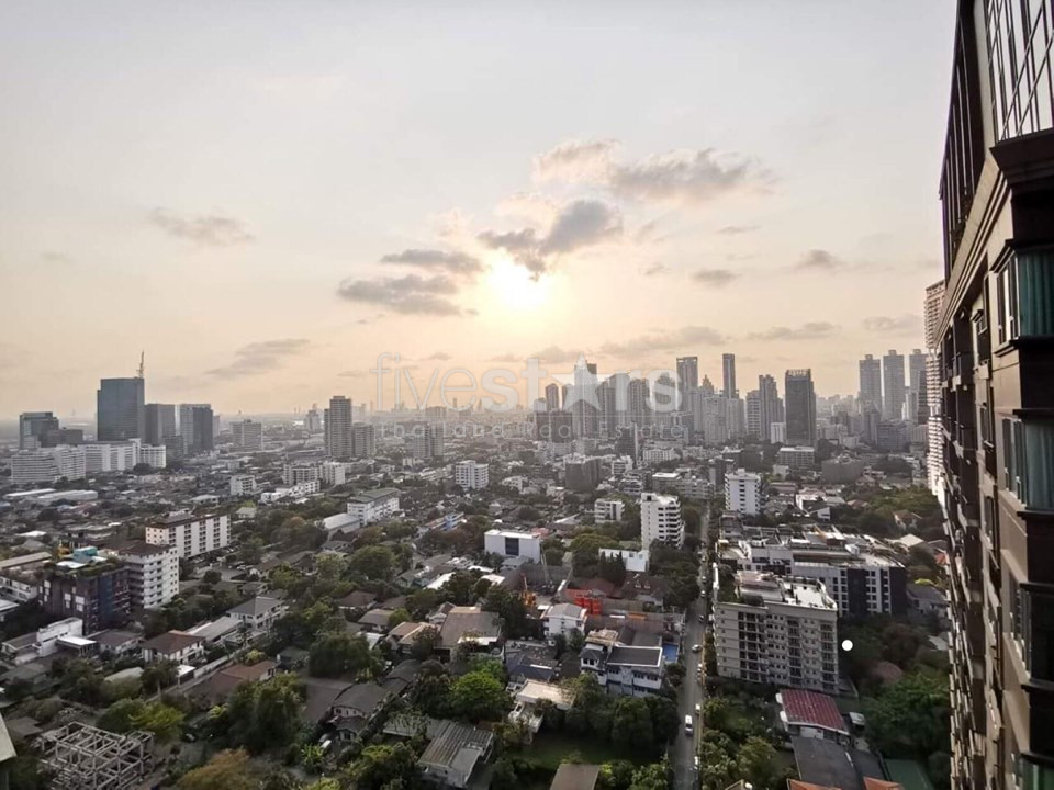 1 bedroom condominium for sale very close to Thonglor BTS