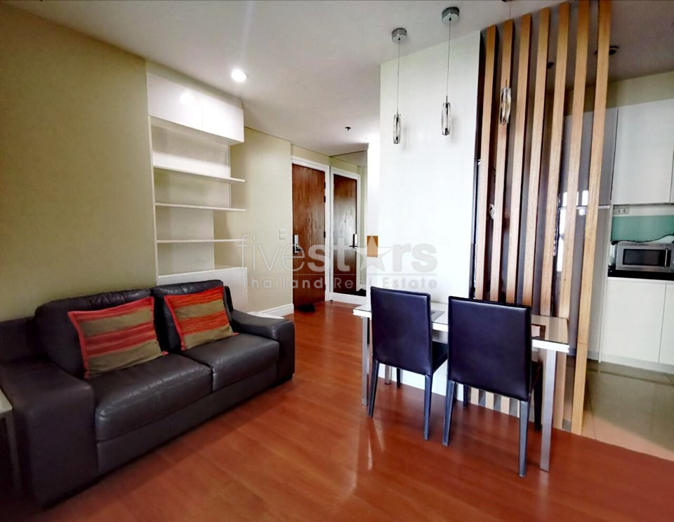 Appartement spacieux de 2 chambres à louer dans le quartier Sukhumvit