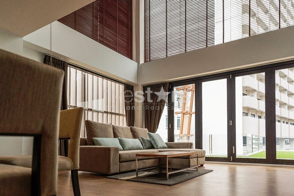 Duplex Penthouse 3 bedrooms apartment for rent near BTS Phromphong, photo 3