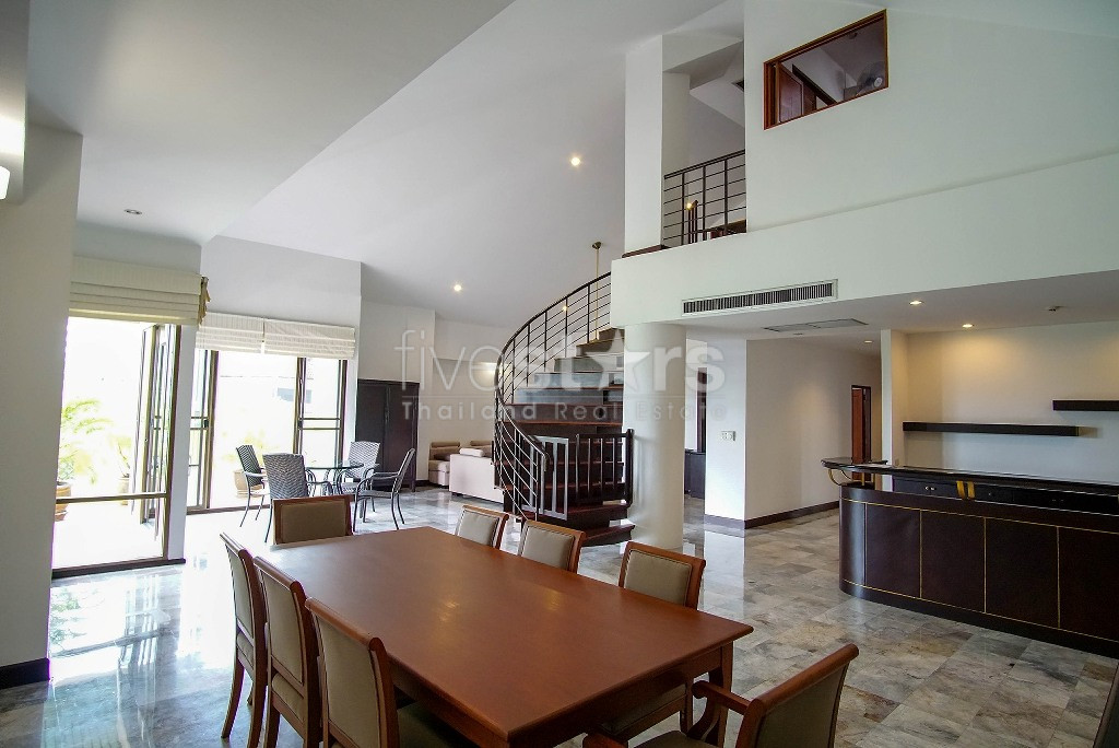 Unique appartement en Duplex de 4 chambres à louer près du BTS Phromphong, photo 8