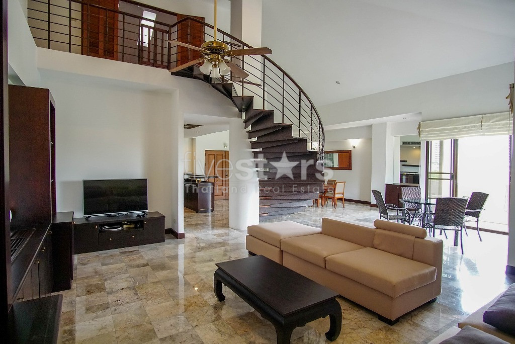 Unique appartement en Duplex de 4 chambres à louer près du BTS Phromphong, photo 4