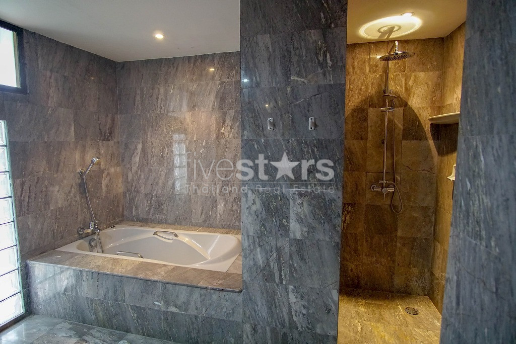 Unique appartement en Duplex de 4 chambres à louer près du BTS Phromphong, photo 18