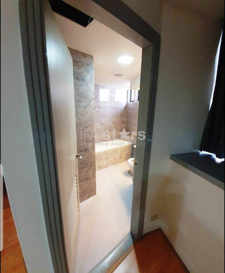 Appartement rénové de 3 chambres à louer à Phromphong, photo 13