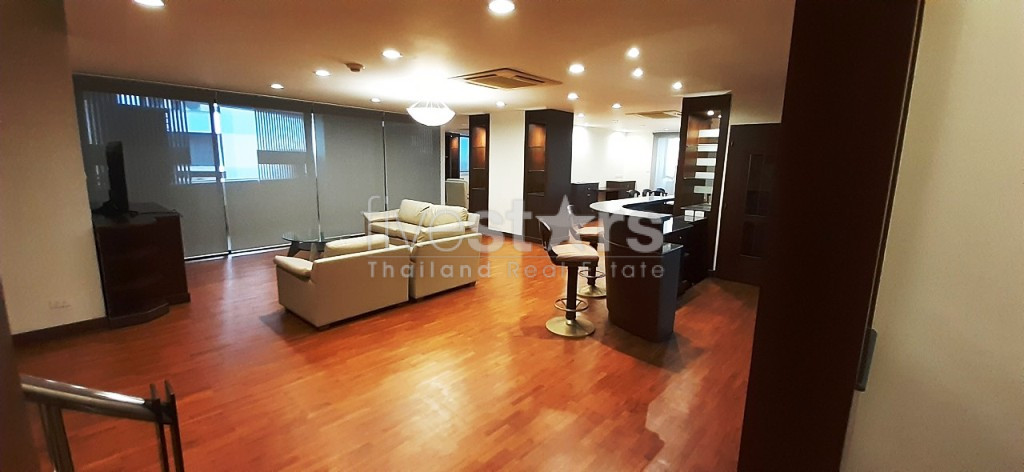 Appartement en duplex de 4 chambres proche du BTS Phomphong, photo 3