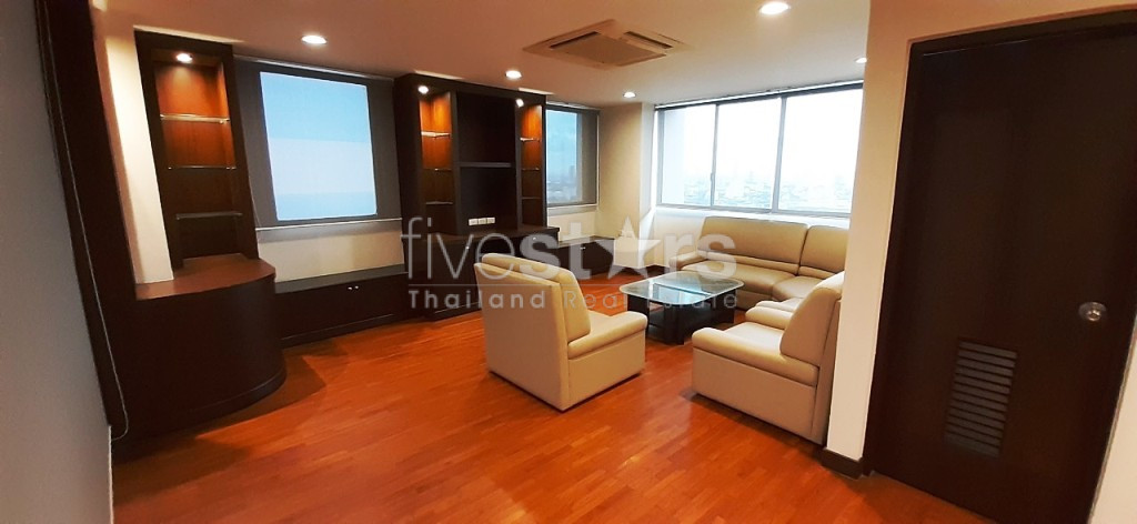 Appartement en duplex de 4 chambres proche du BTS Phomphong, photo 2