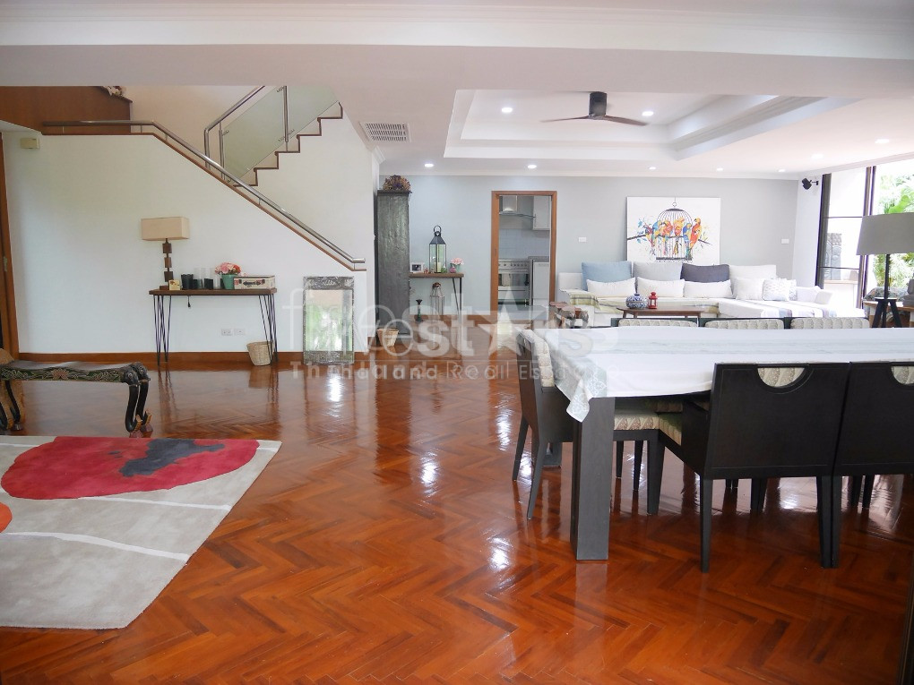 Duplex moderne et spacieux de 3 chambres quartier Phromphong, photo 10