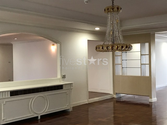 Appartement de 4 chambres à louer avec jardin privatif près du BTS Phromphong, photo 4