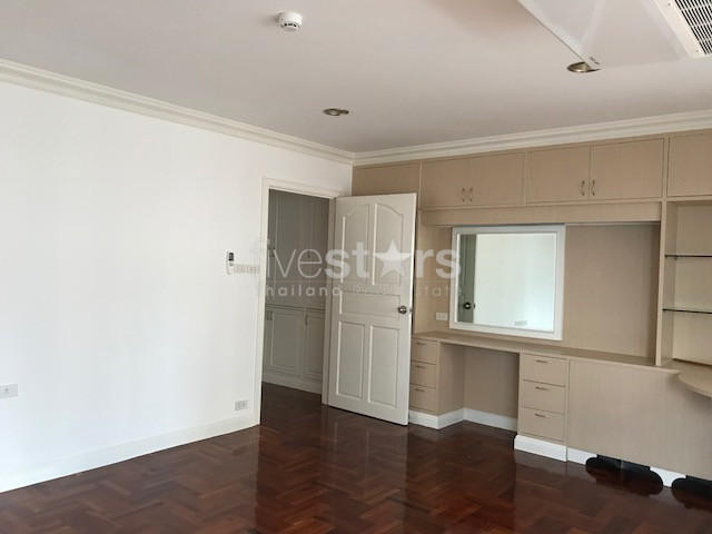 Appartement de 4 chambres à louer avec jardin privatif près du BTS Phromphong, photo 5