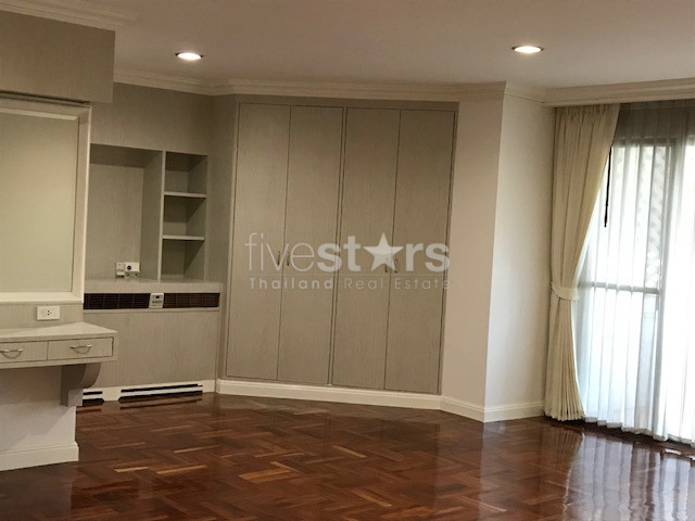 Appartement de 4 chambres à louer avec jardin privatif près du BTS Phromphong, photo 9