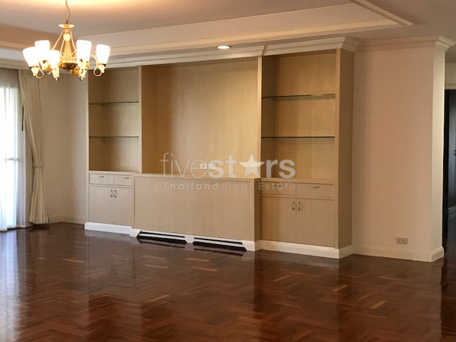 Appartement de 4 chambres à louer avec jardin privatif près du BTS Phromphong, photo 8