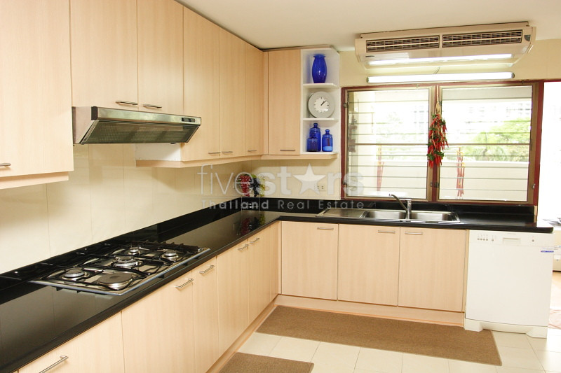 Appartement de 4 chambres à louer avec jardin privatif près du BTS Phromphong, photo 11